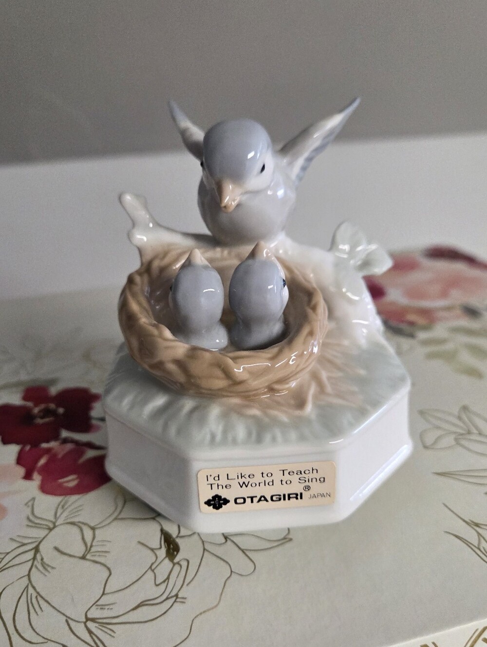 Vintage Otagiri Japan Mother And Baby Bluebirds Nest Revolving Music Box, Works!